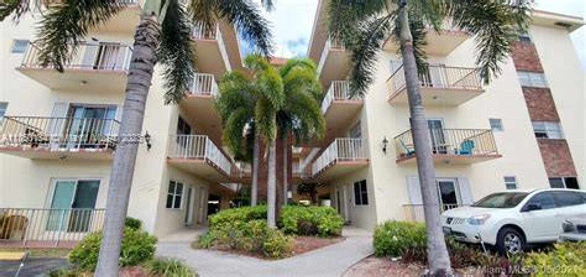 Huis in Hallandale-strand, Florida 11622137