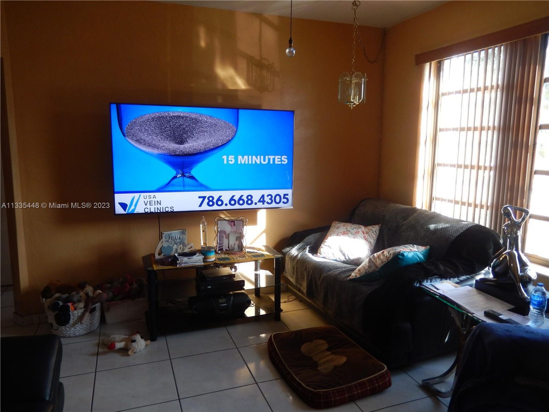 House in Hialeah, Florida 11622143