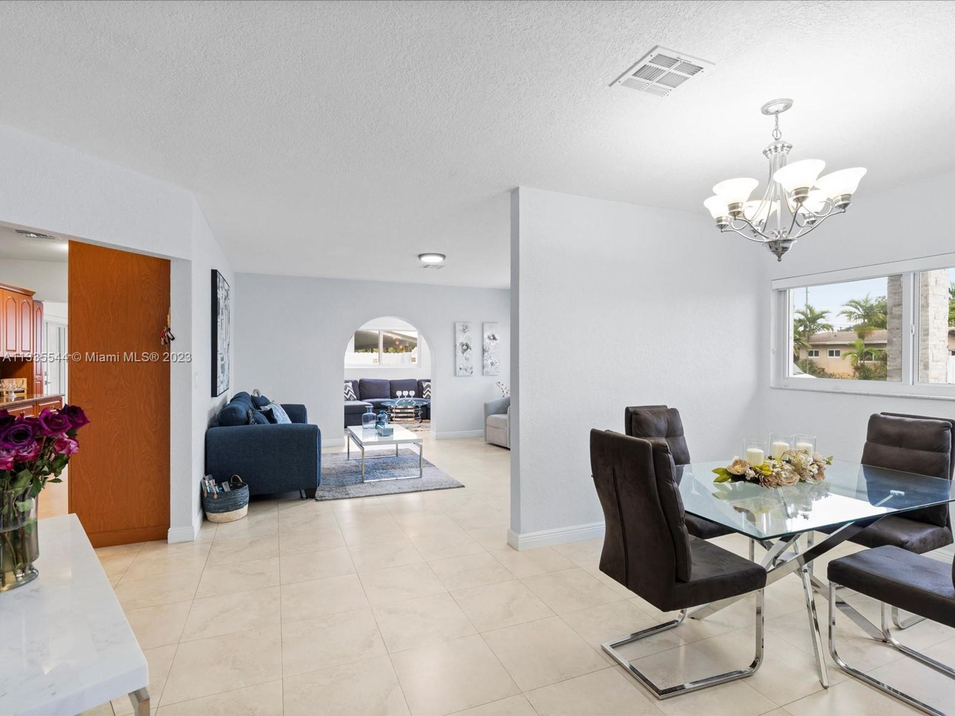 House in Hialeah, Florida 11622144