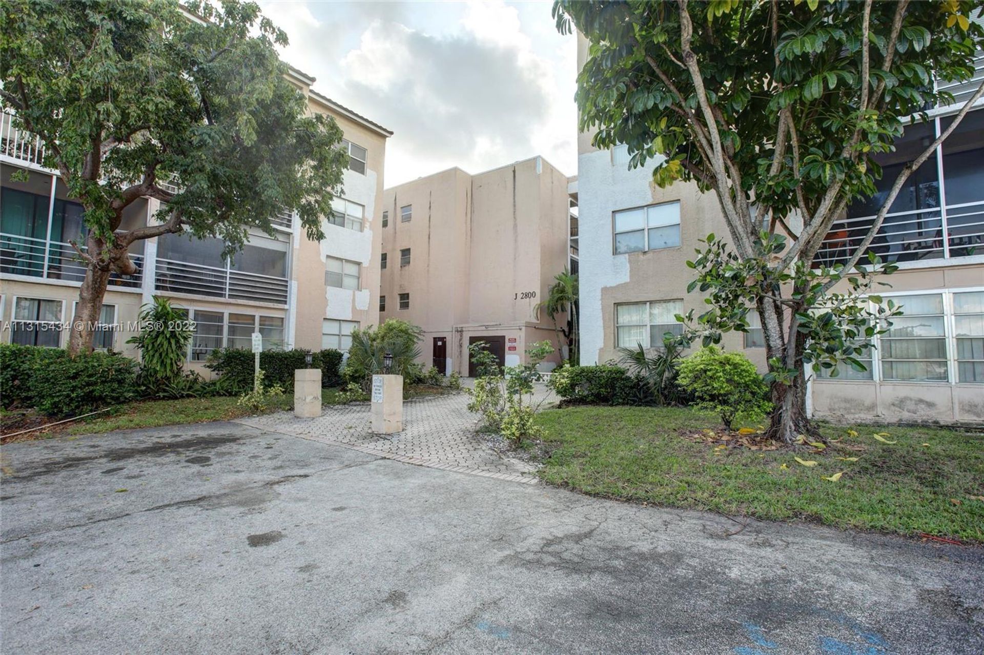 Condominium in Lauderdale Lakes, Florida 11622168