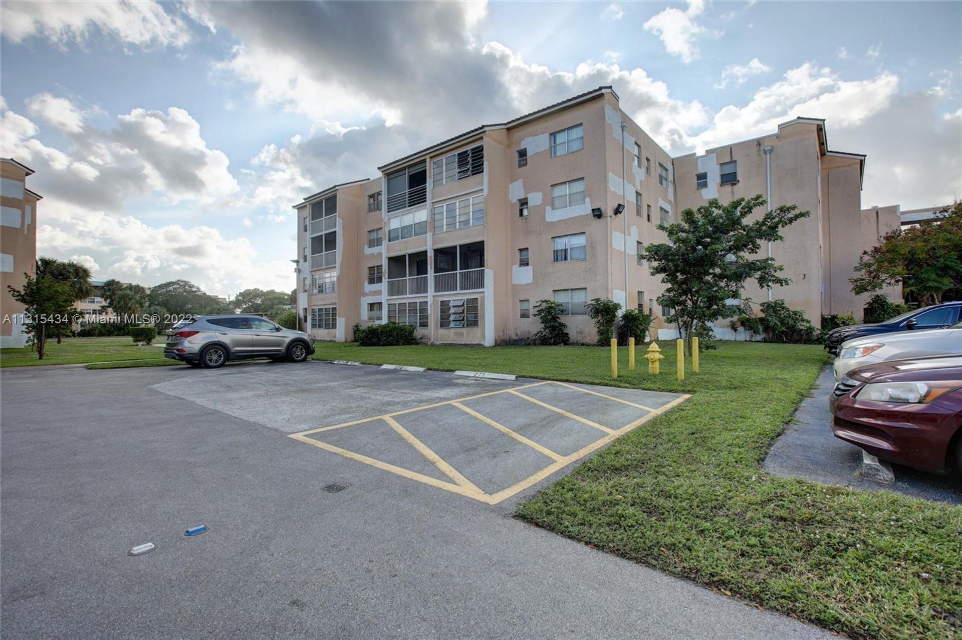 Condominium in Lauderdale Lakes, Florida 11622168