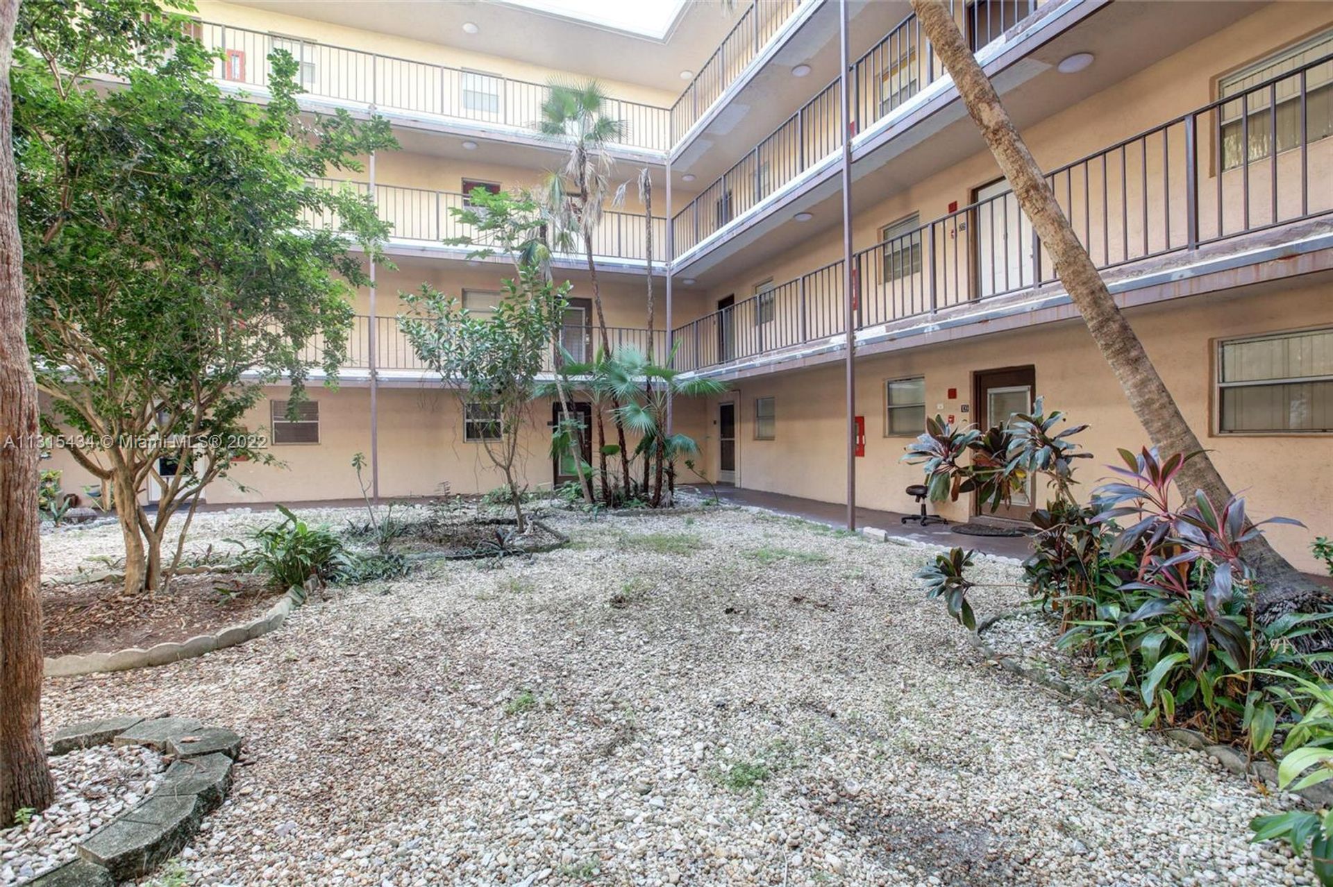 Condominium in Lauderdale Lakes, Florida 11622168