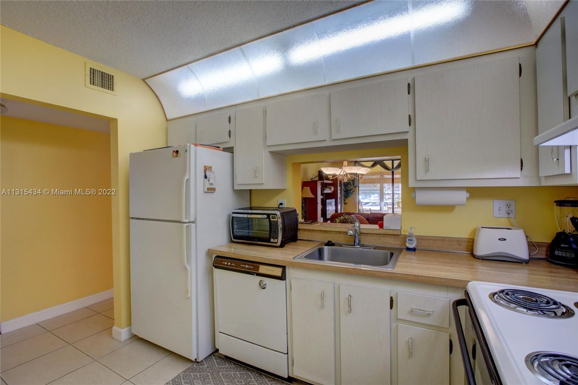 Condominium in Lauderdale Lakes, Florida 11622168