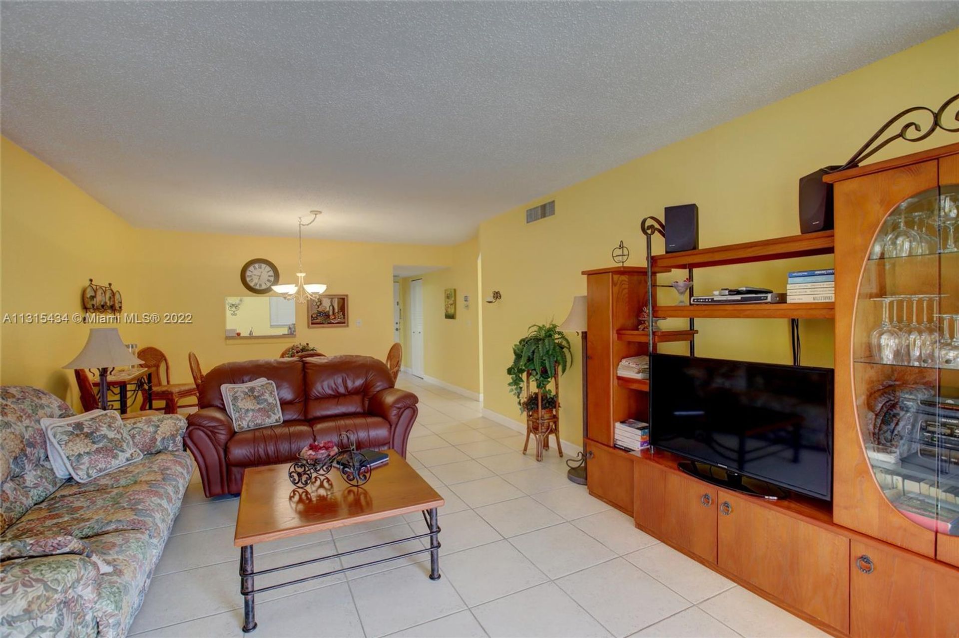 Condominium in Lauderdale Lakes, Florida 11622168