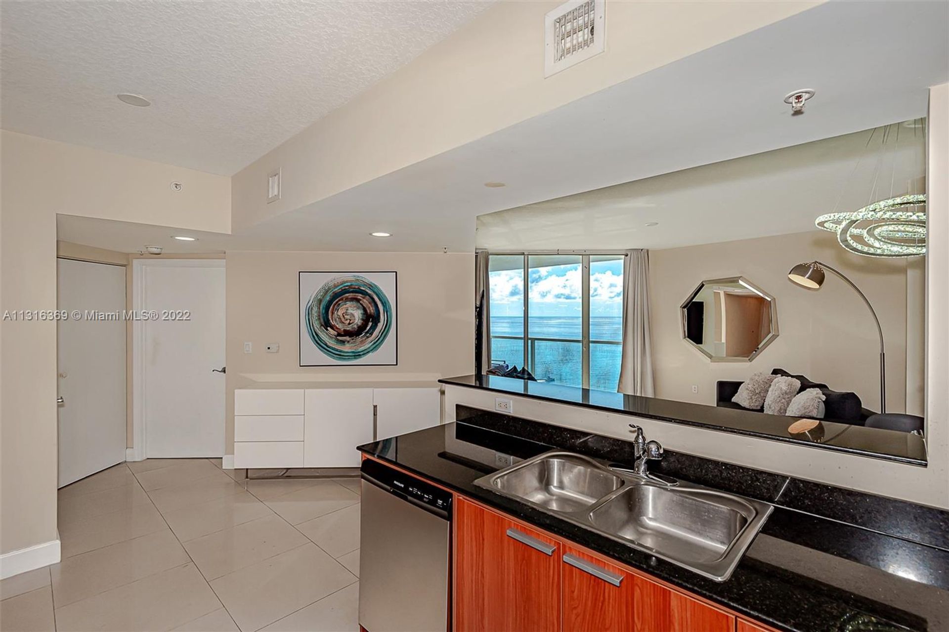 קוֹנדוֹמִינִיוֹן ב Sunny Isles Beach, Florida 11622190