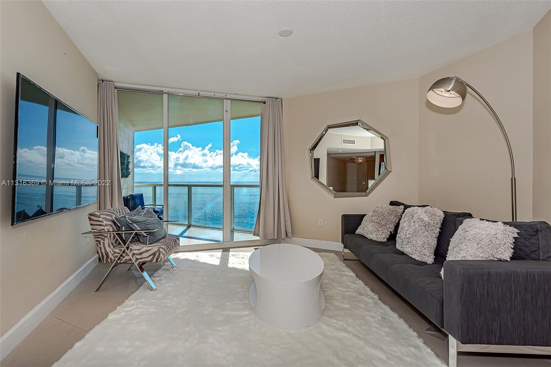 קוֹנדוֹמִינִיוֹן ב Sunny Isles Beach, Florida 11622190