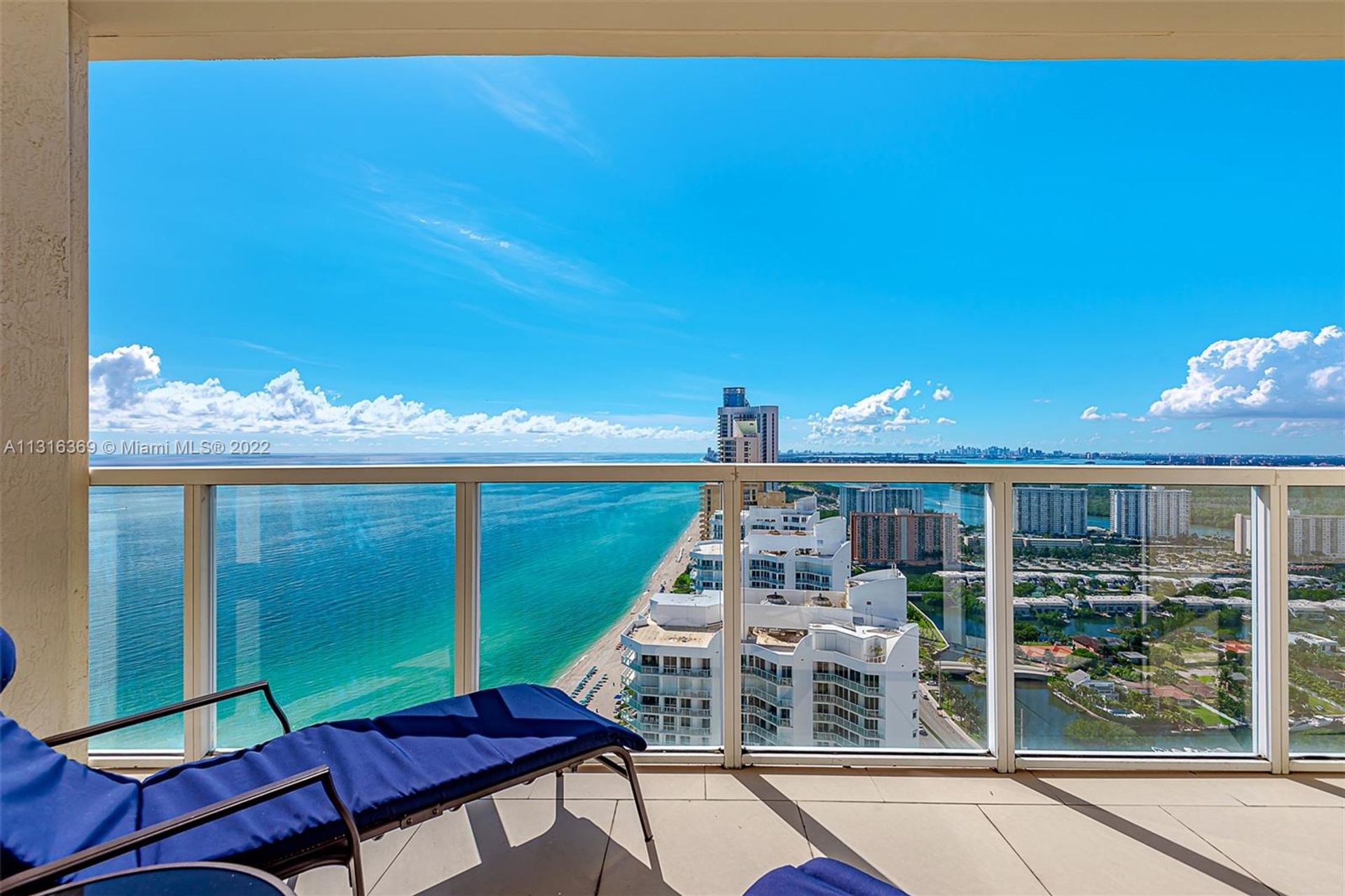 Kondominium dalam Sunny Isles Beach, Florida 11622190