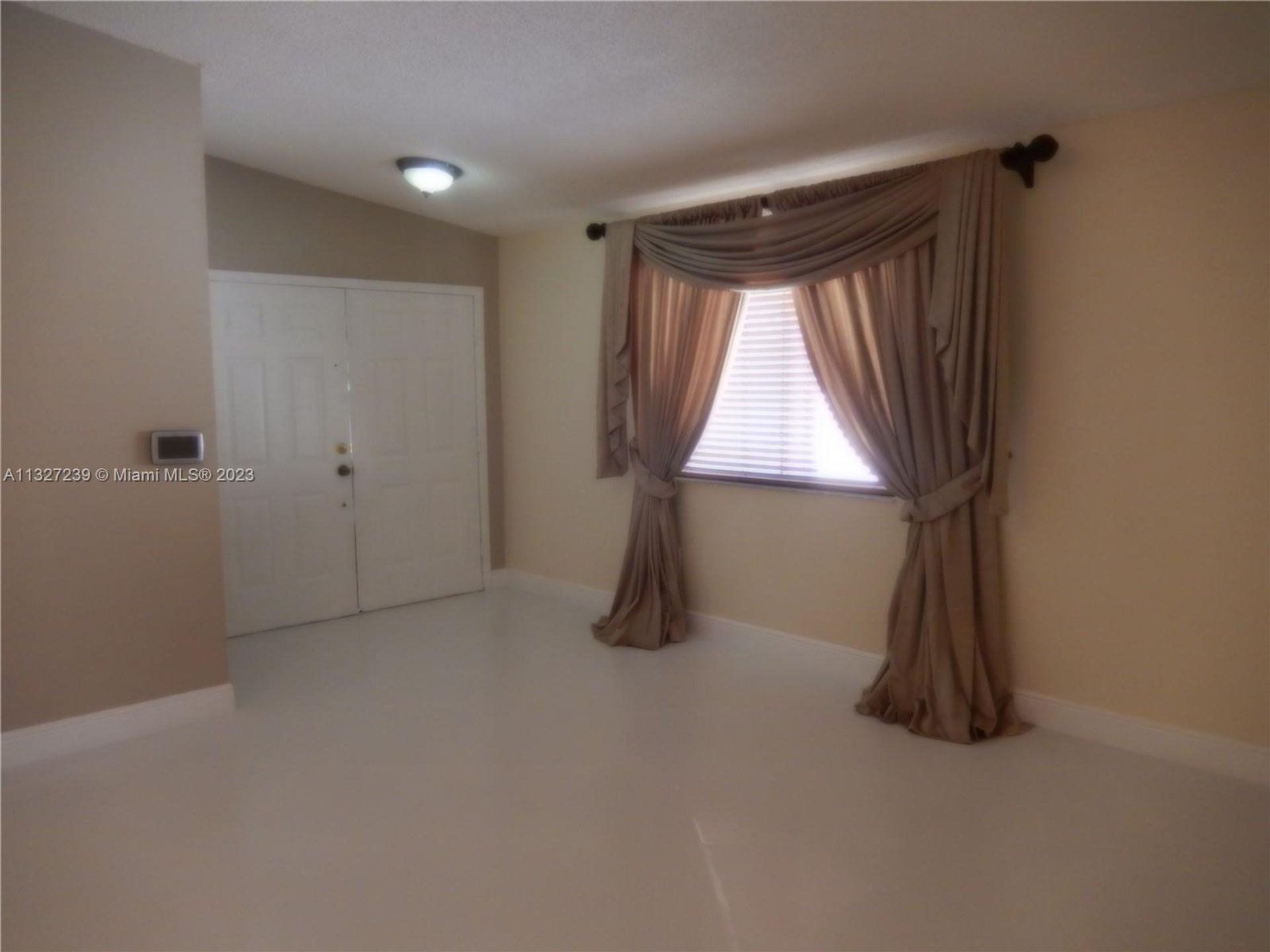 House in Miami Lakes, Florida 11622211