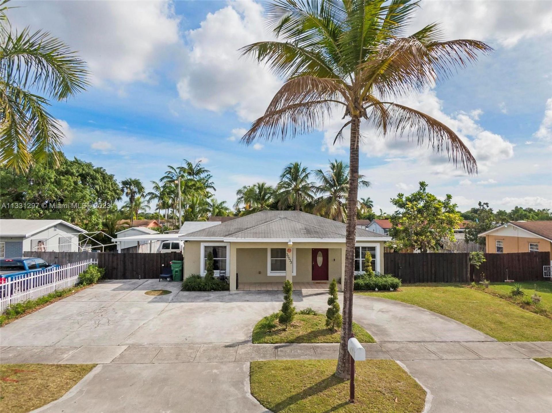 House in Leisure City, Florida 11622213