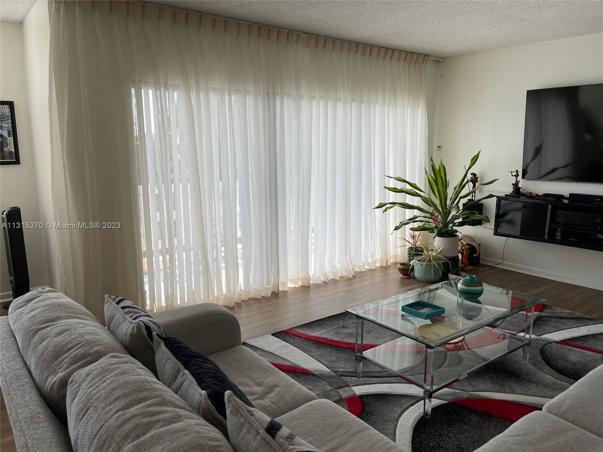 Condominium in Hollywood, Florida 11622240