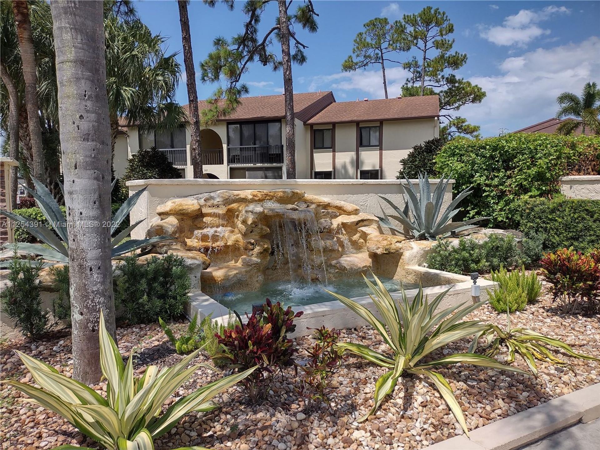 Condominium in Greenacres, Florida 11622249