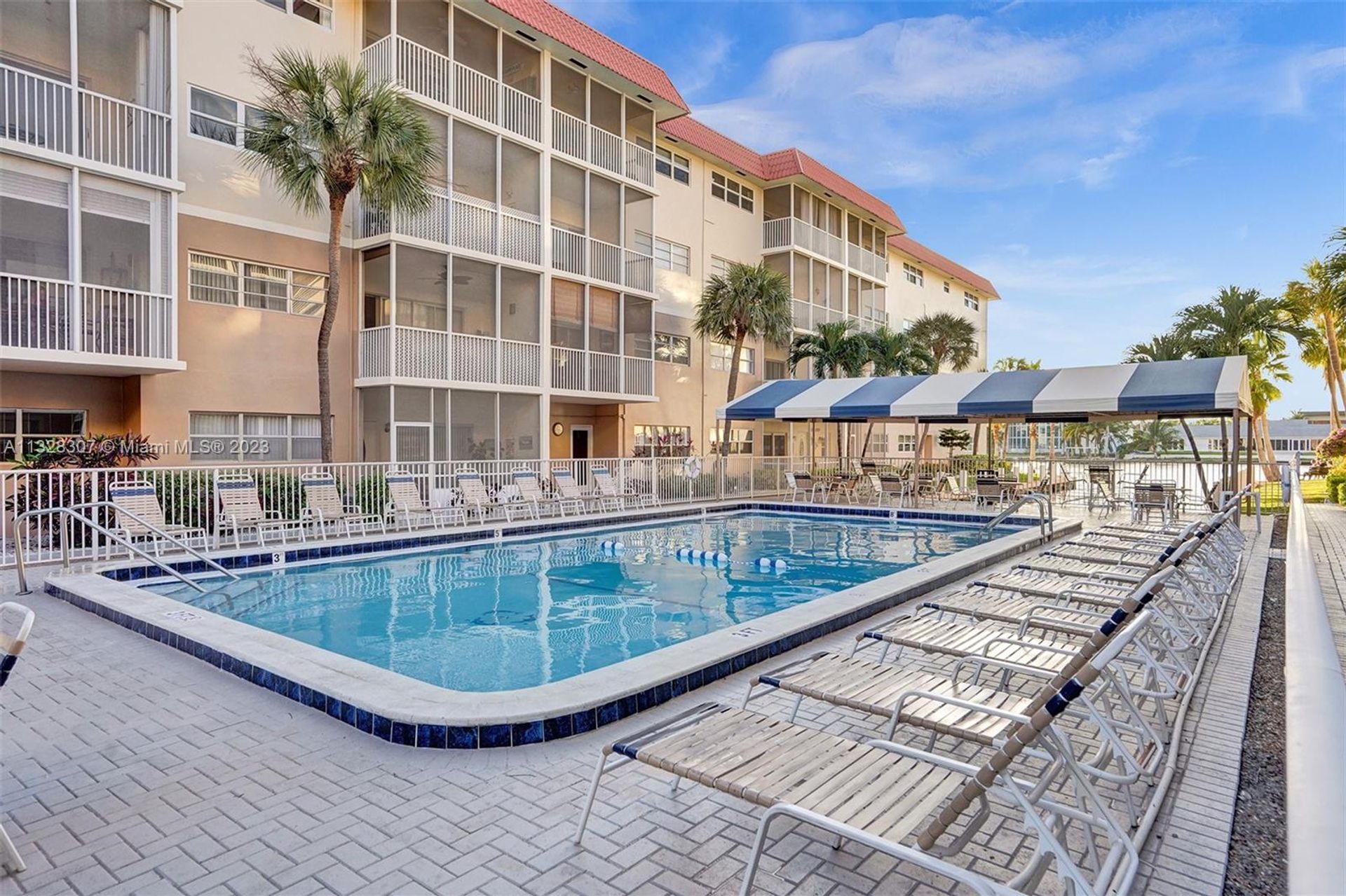 Συγκυριαρχία σε Hallandale Beach, Florida 11622253