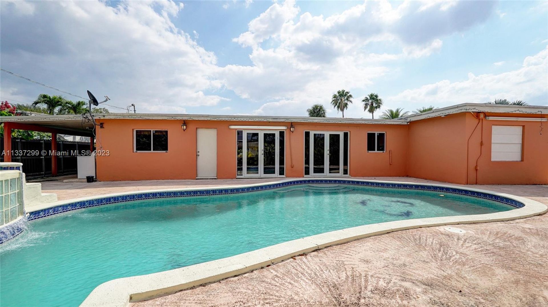 House in Hialeah, Florida 11622289