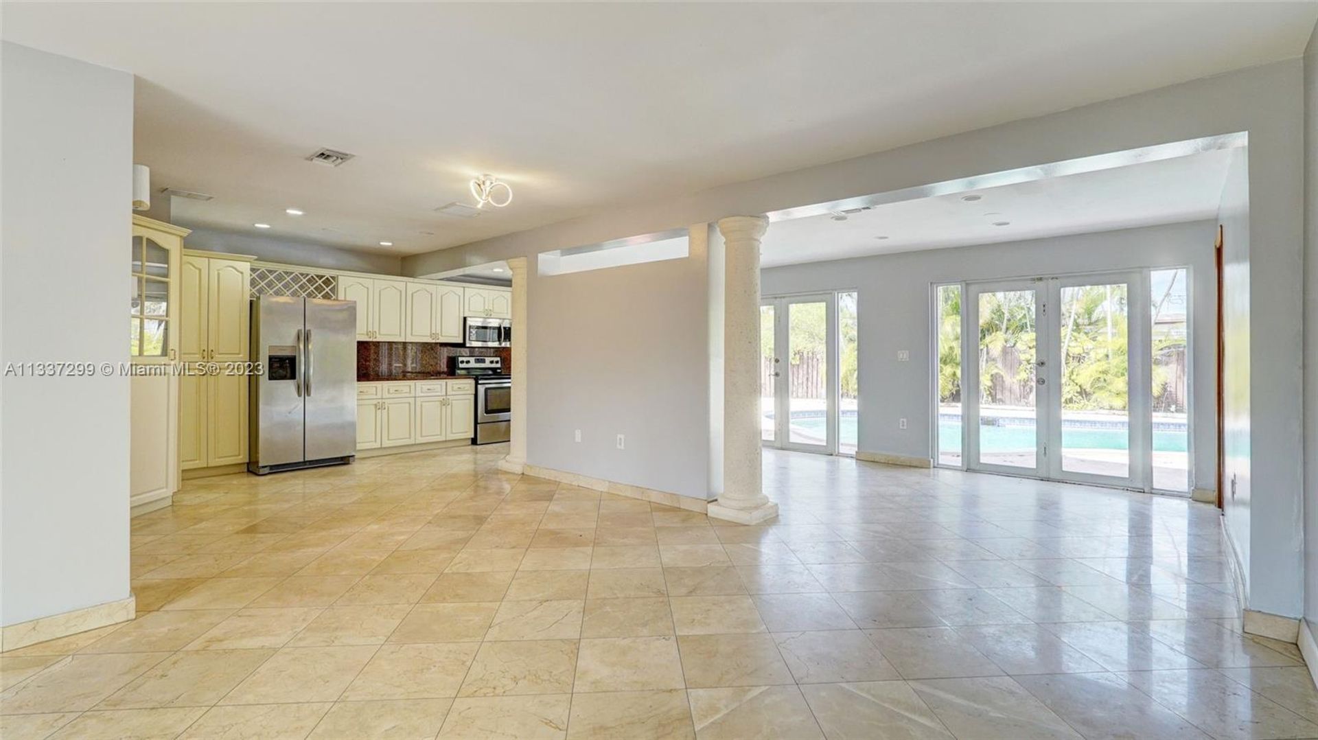 House in Hialeah, Florida 11622289