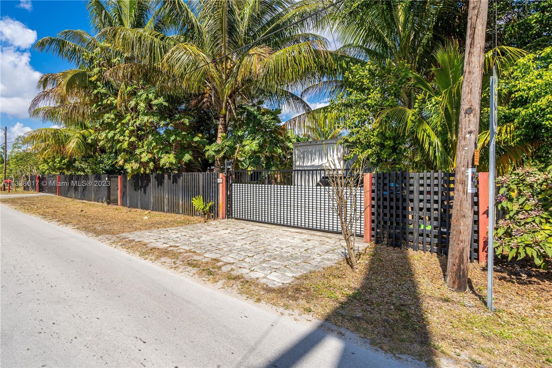 House in Miami, Florida 11622315