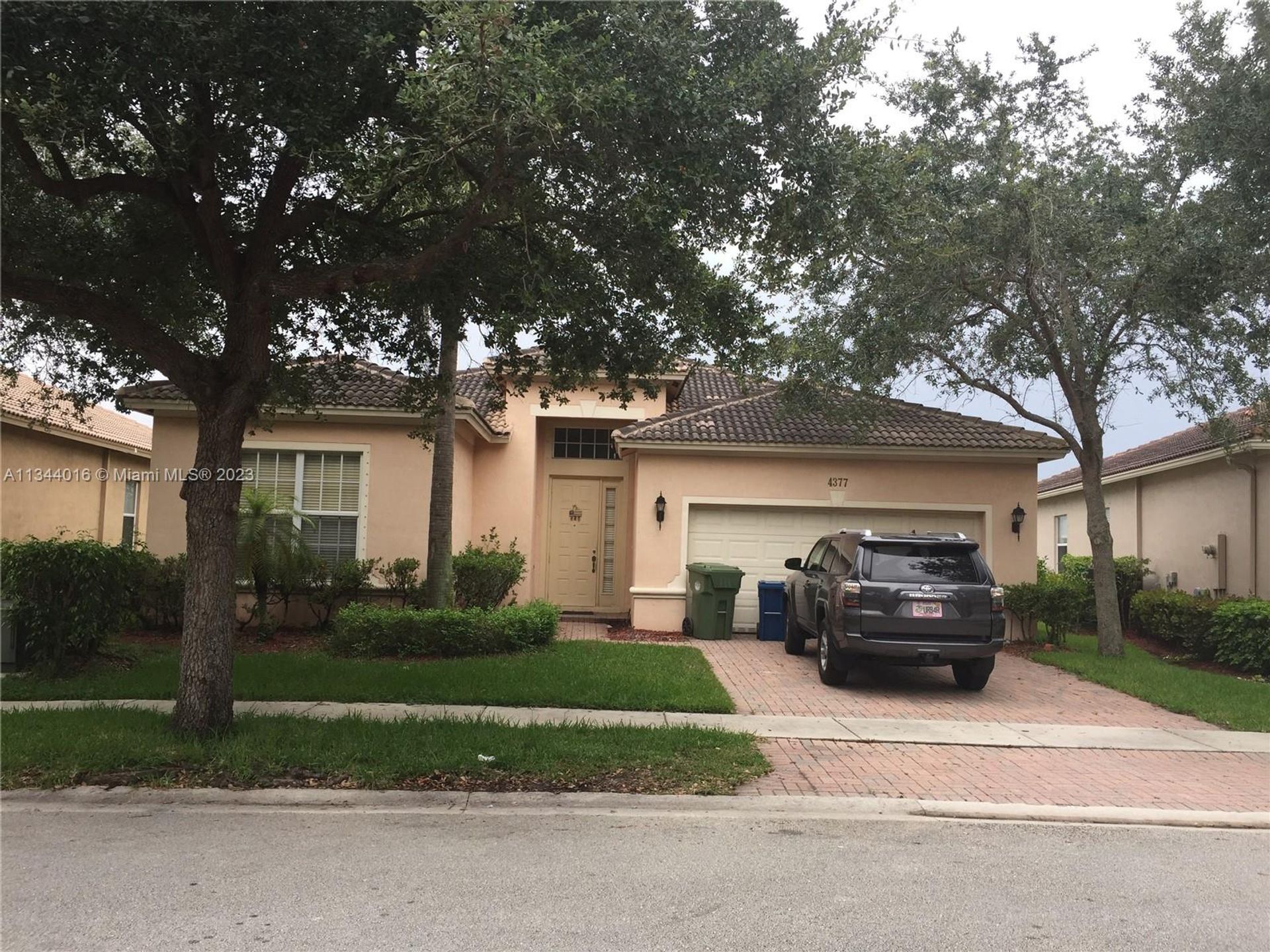 Rumah di Weston, Florida 11622350