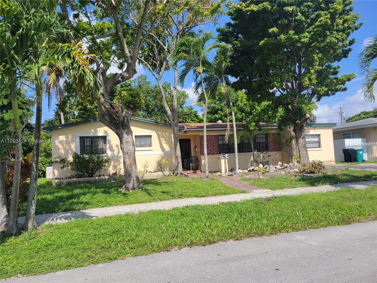 House in Miami, Florida 11622384