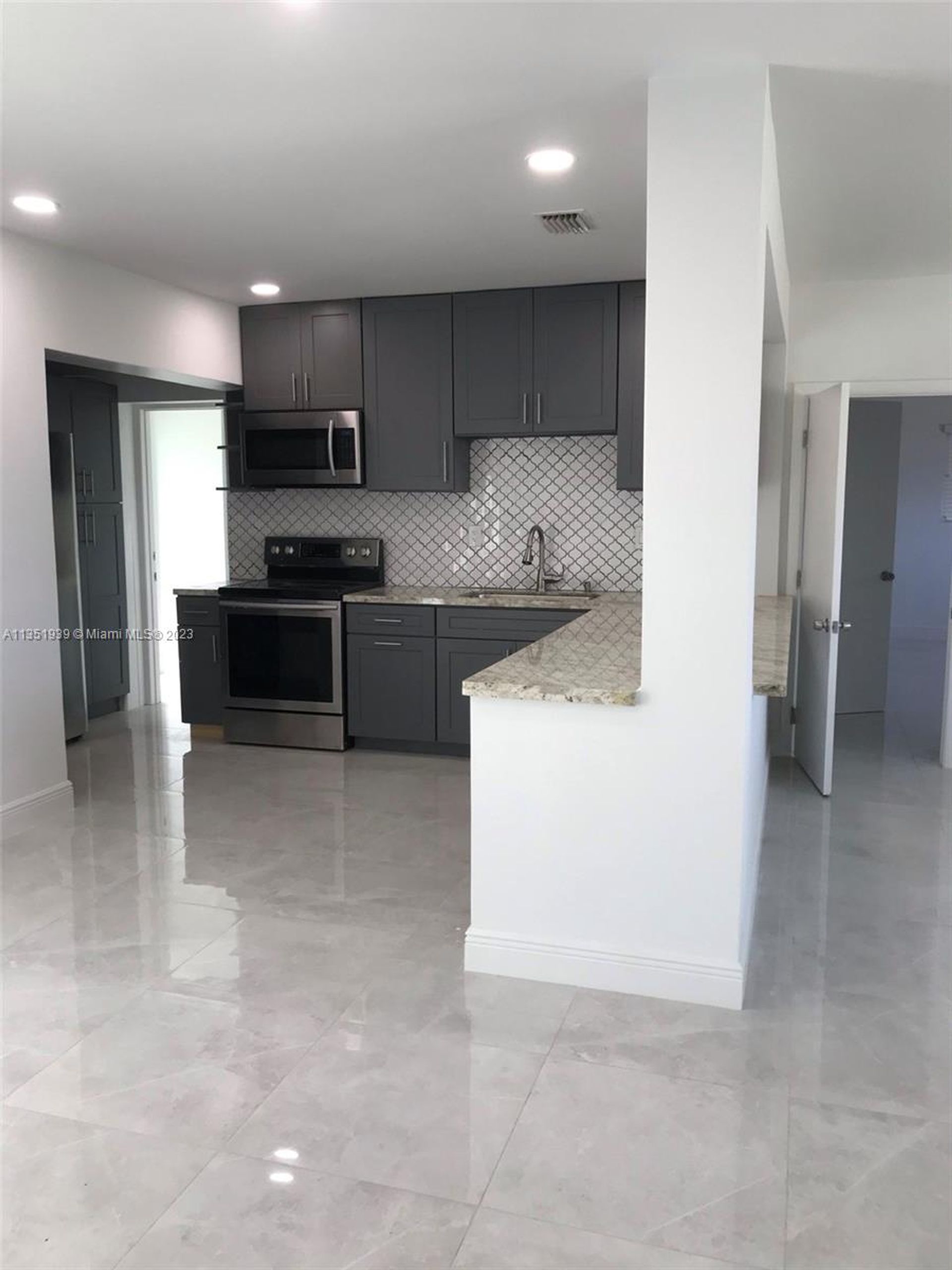 House in Miami, Florida 11622391