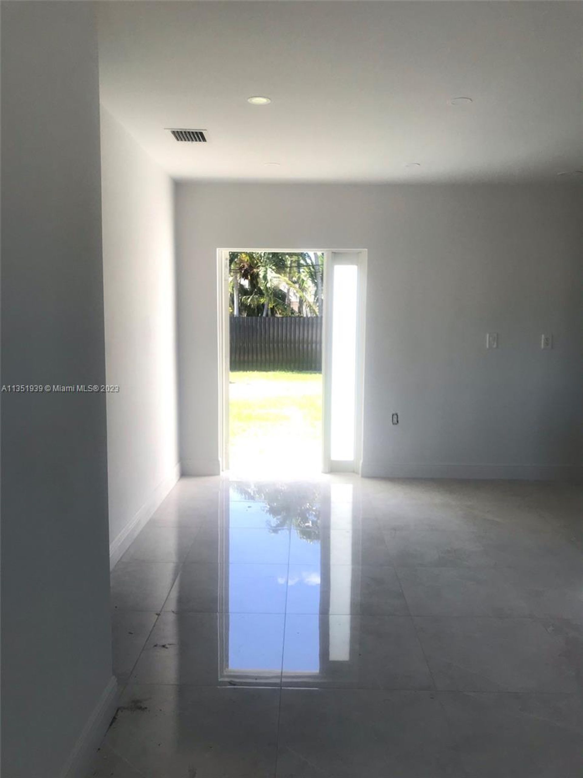 House in Miami, Florida 11622391