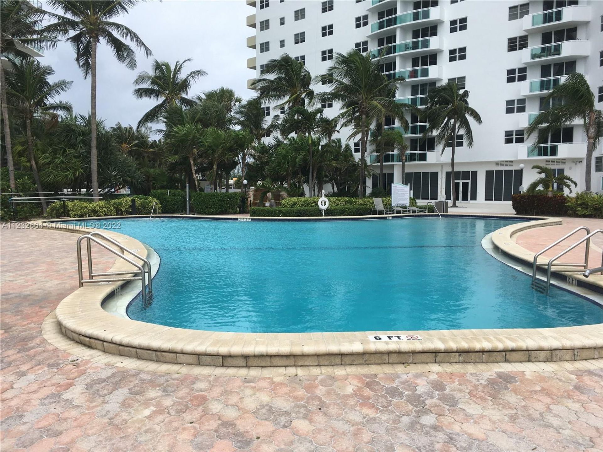 Condominium dans Hollywood, Florida 11622417