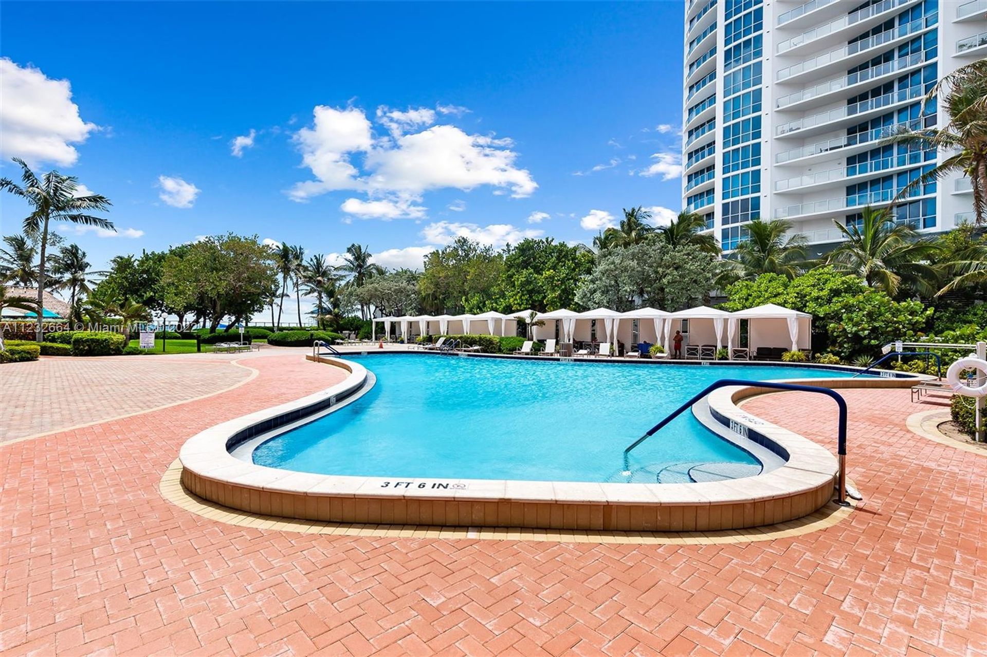 Condominium dans Hollywood, Florida 11622417