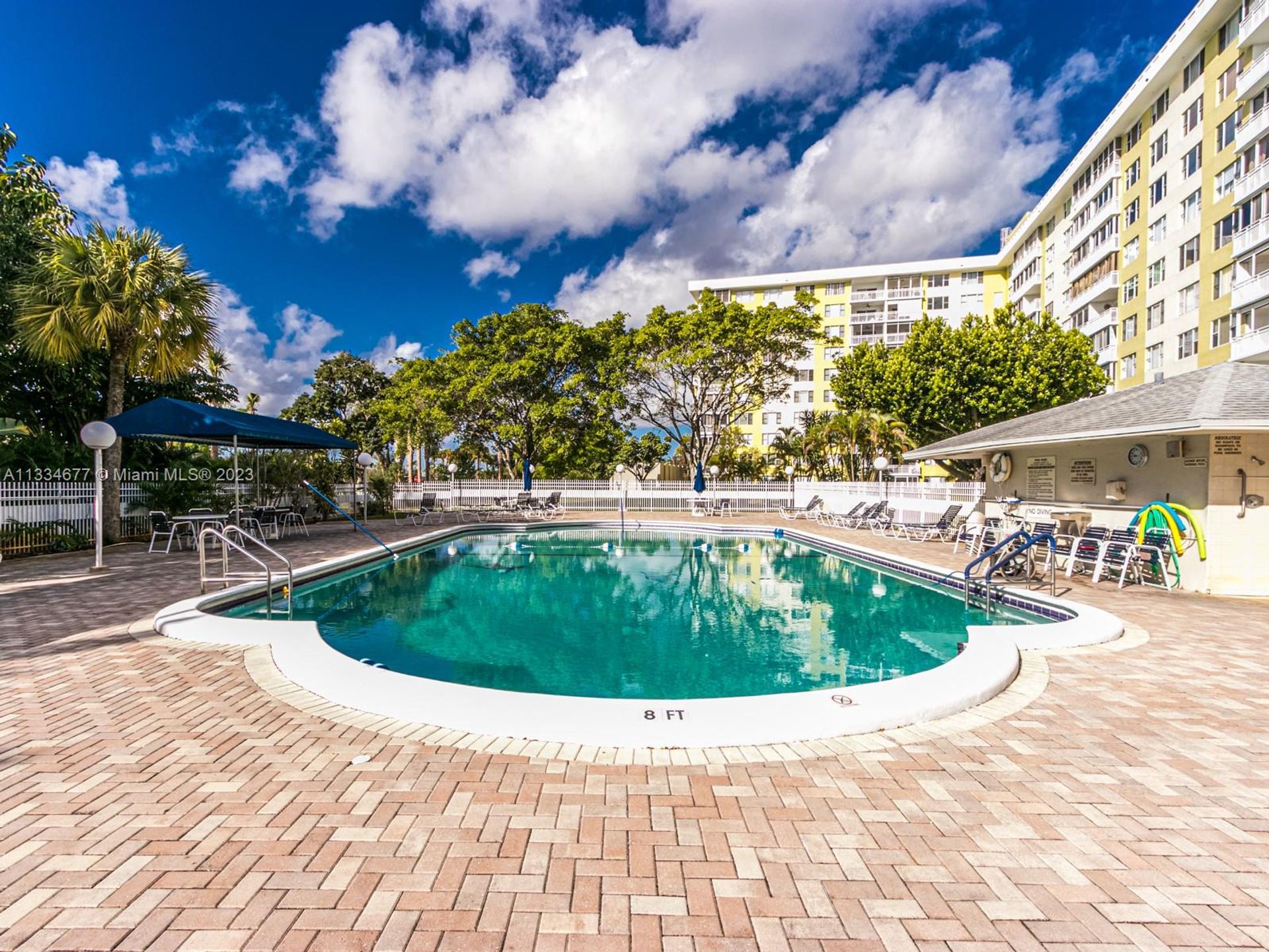 Condominium in Hollywood, Florida 11622433