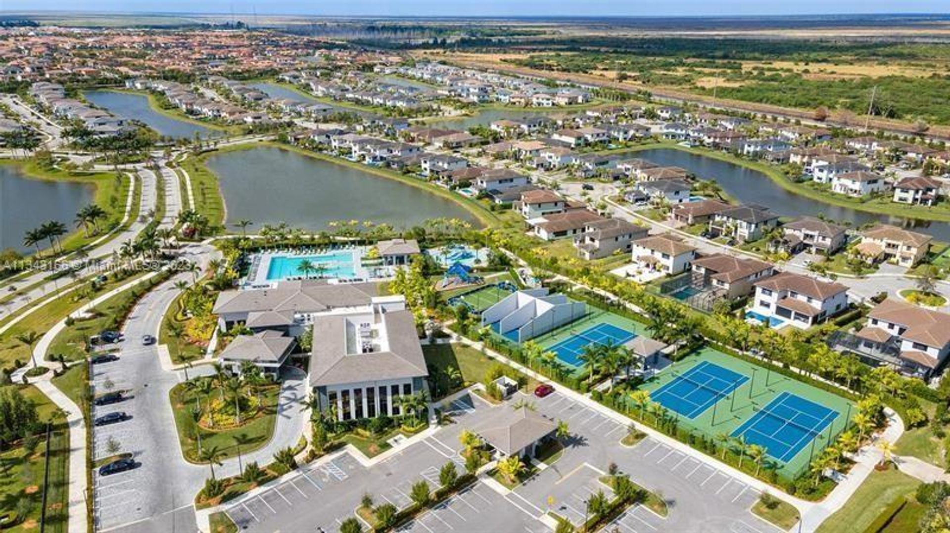 жилой дом в Parkland, Florida 11622440