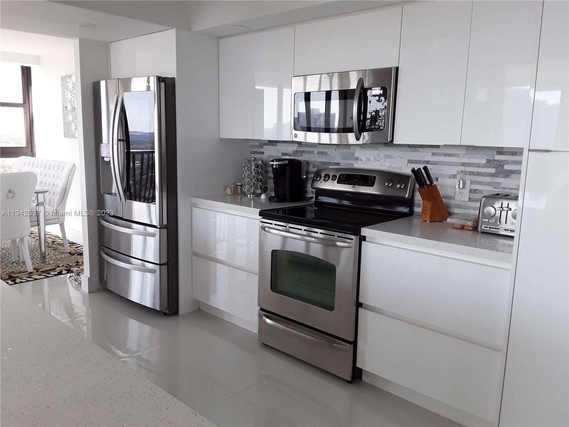 Residential in Hallandale Beach, Florida 11622493