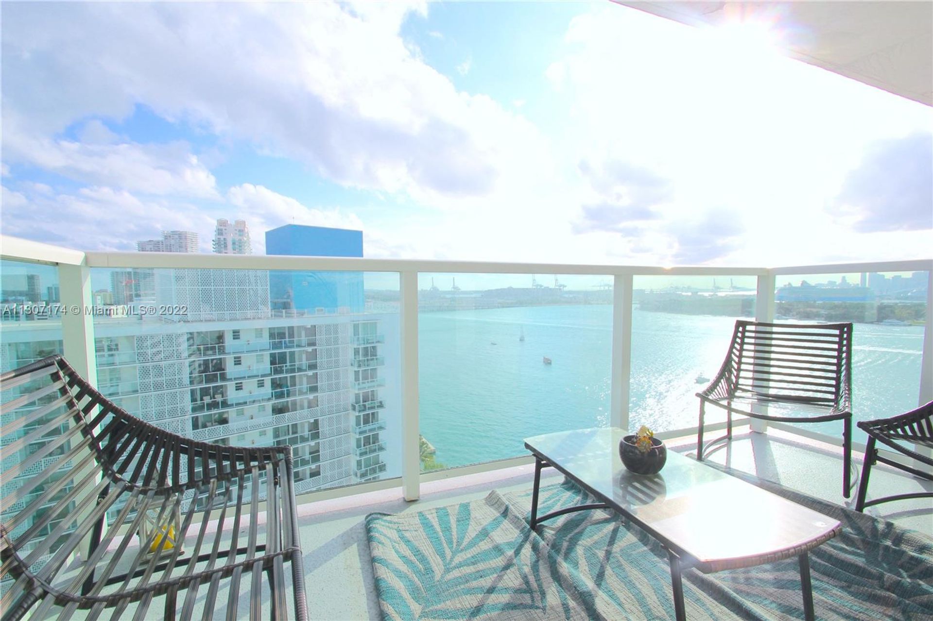 קוֹנדוֹמִינִיוֹן ב Miami Beach, Florida 11622538