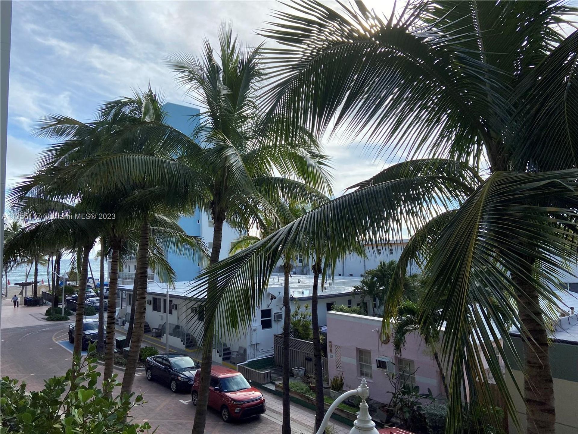 주거용 에 Hollywood, Florida 11622541