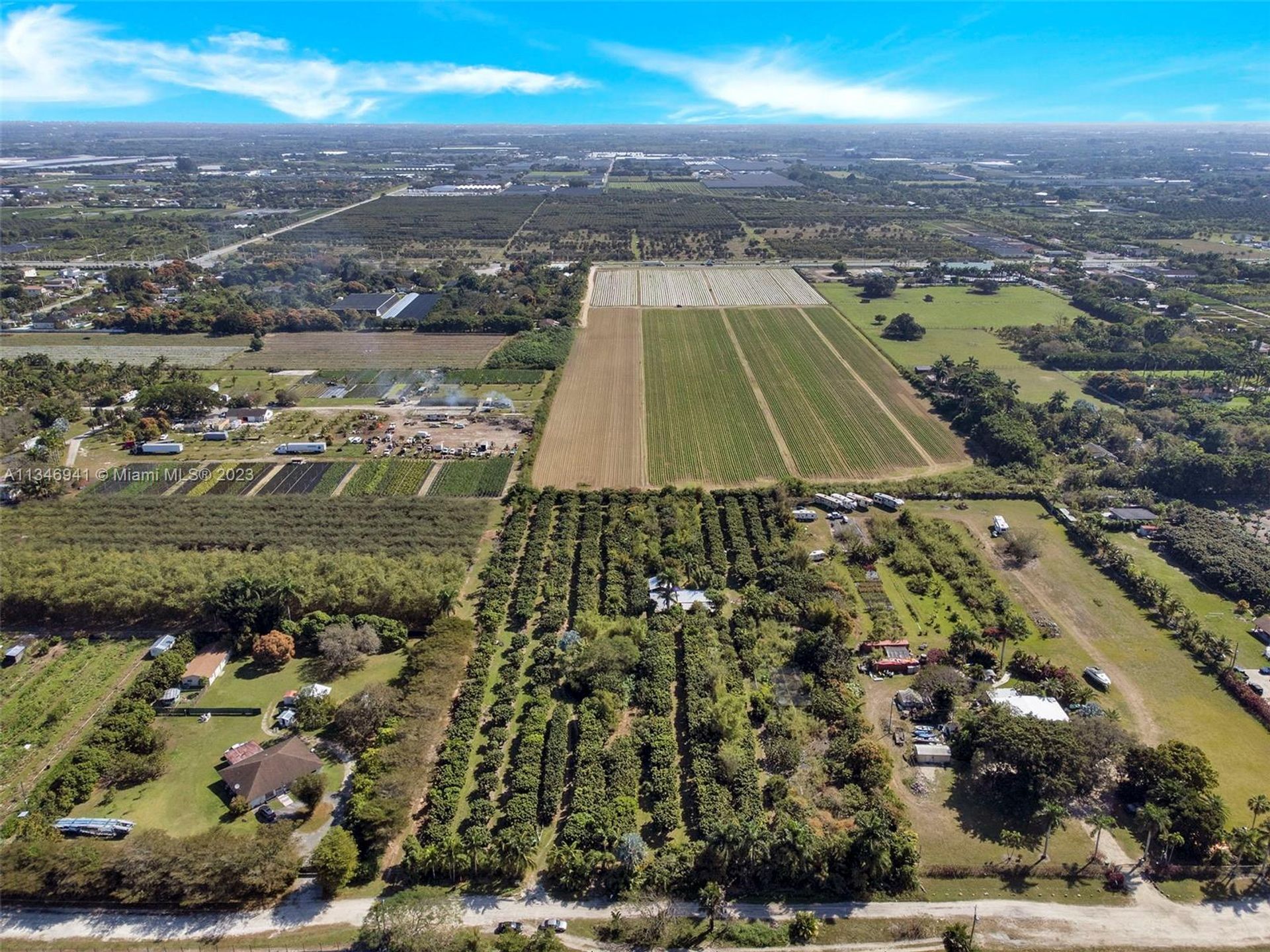 Land i Goulds, Florida 11622544