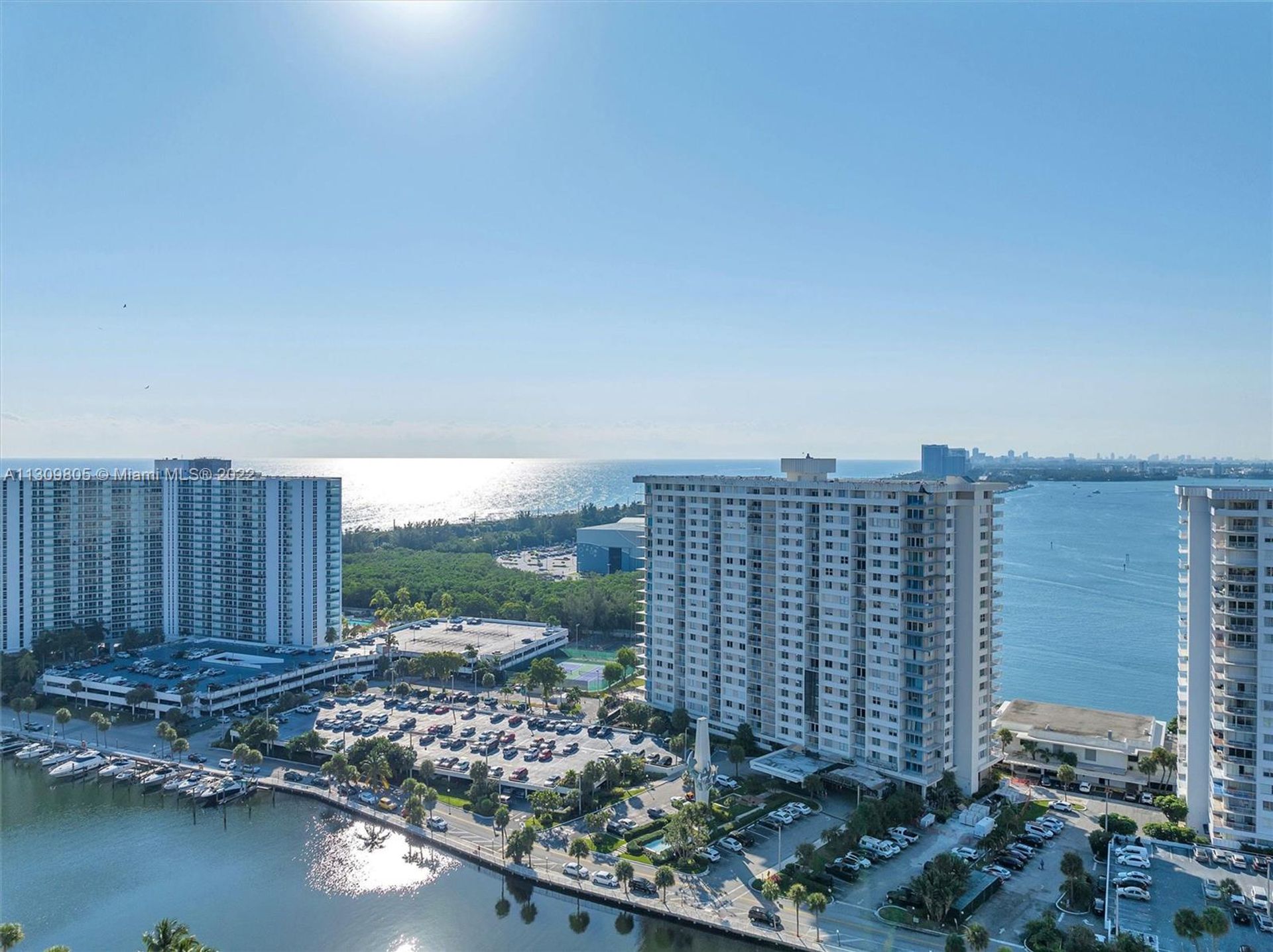 Osakehuoneisto sisään Sunny Isles Beach, Florida 11622549