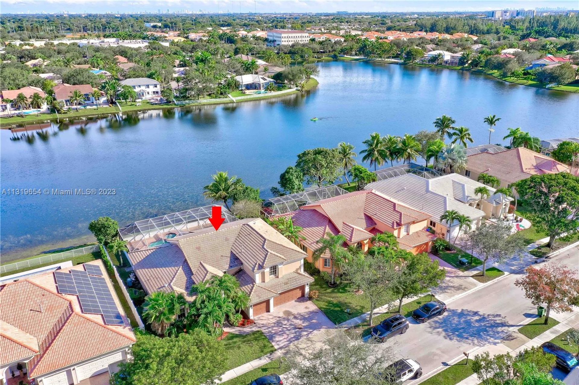 Rumah di Pembroke Pines, Florida 11622551