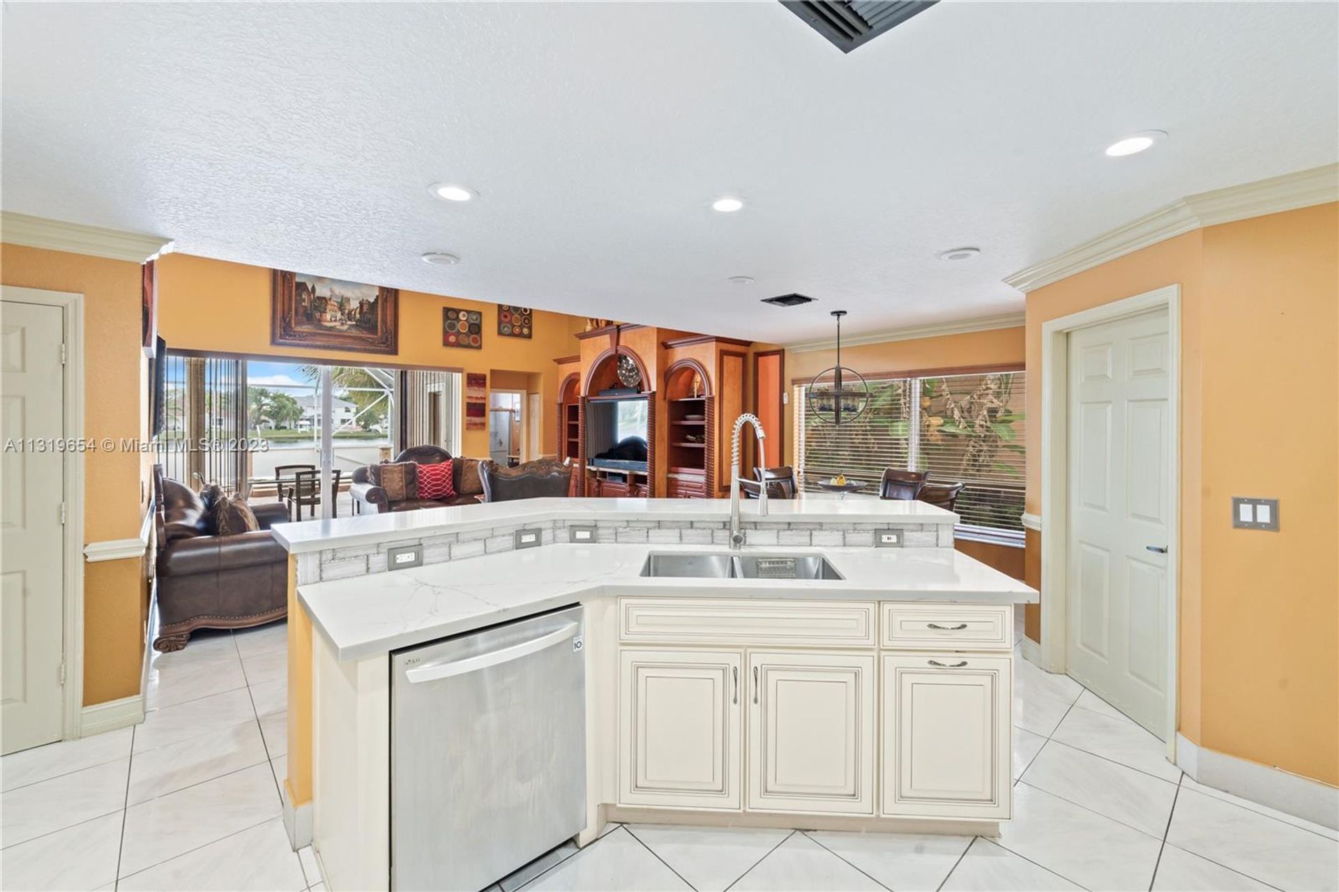 Rumah di Pembroke Pines, Florida 11622551