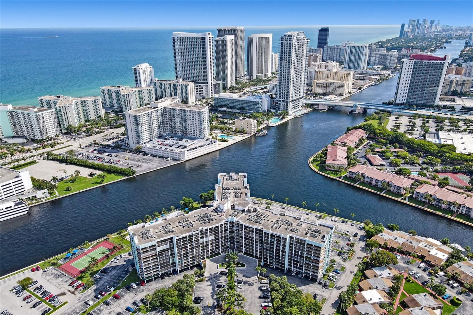 residencial no Hallandale Beach, Florida 11622559