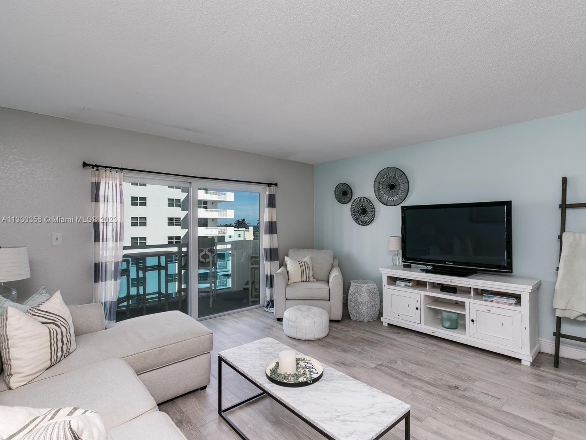 Condominium in Hollywood, Florida 11622597