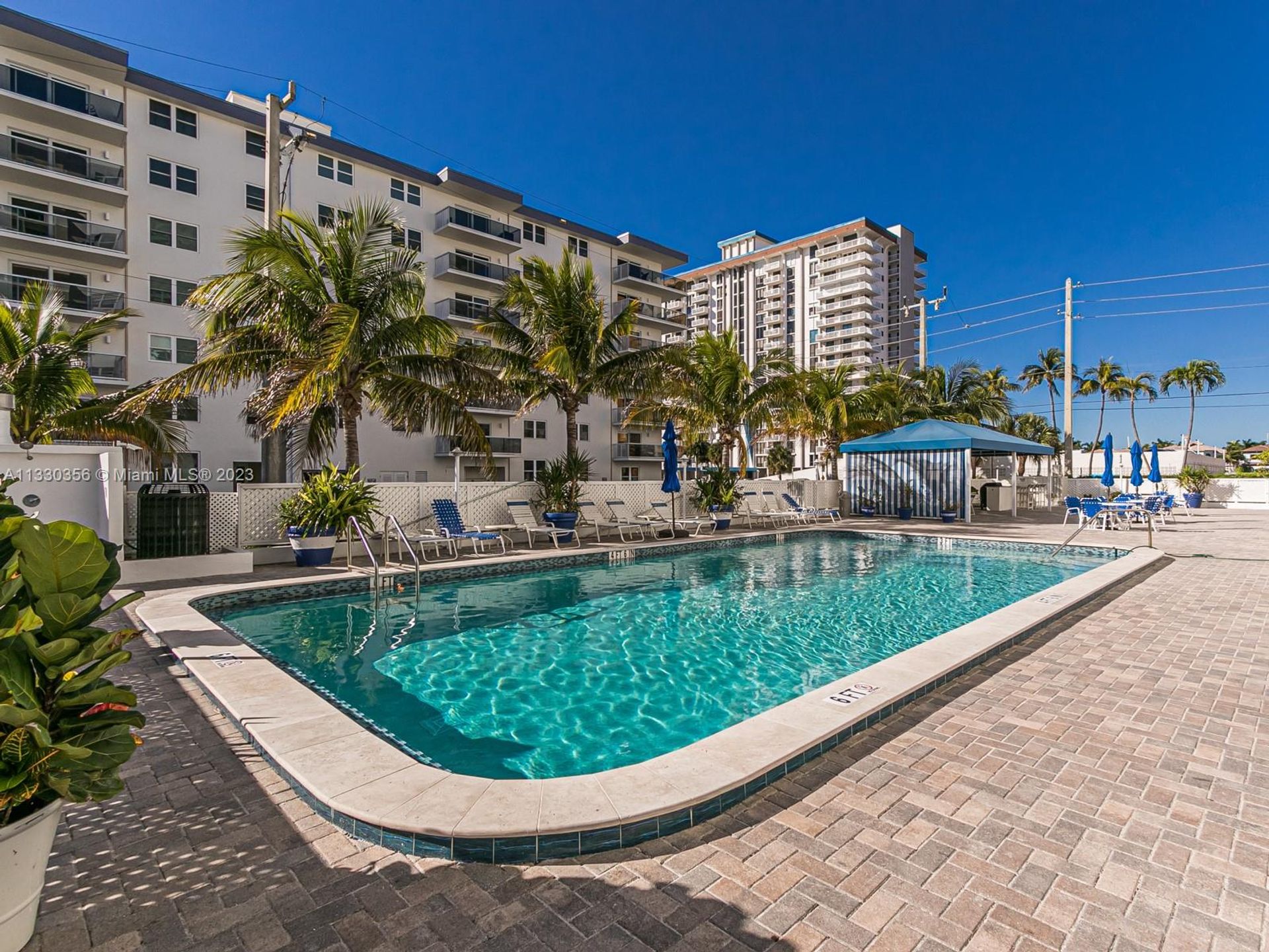 Condominium in Hollywood, Florida 11622597