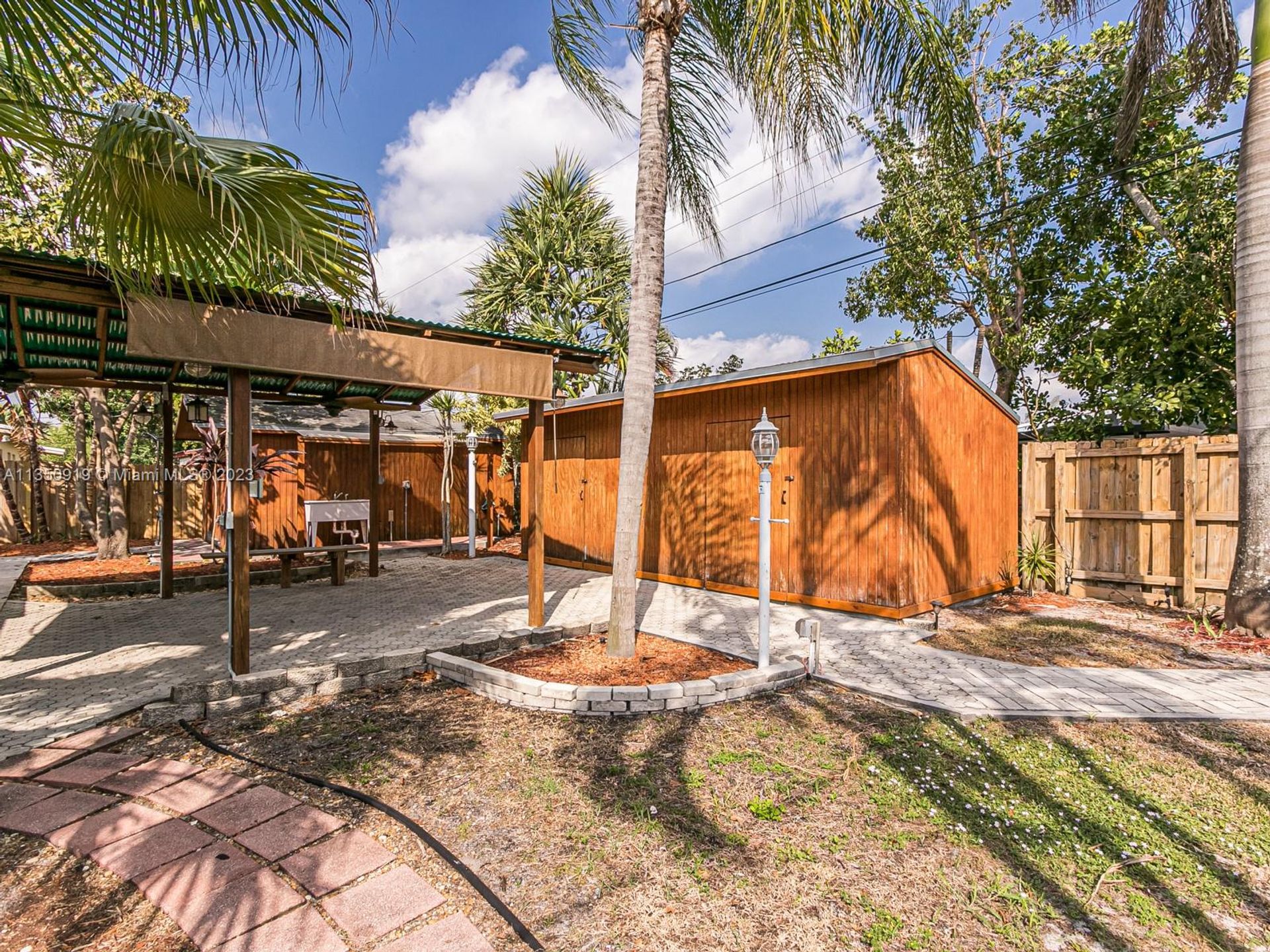 House in Hollywood, Florida 11622751