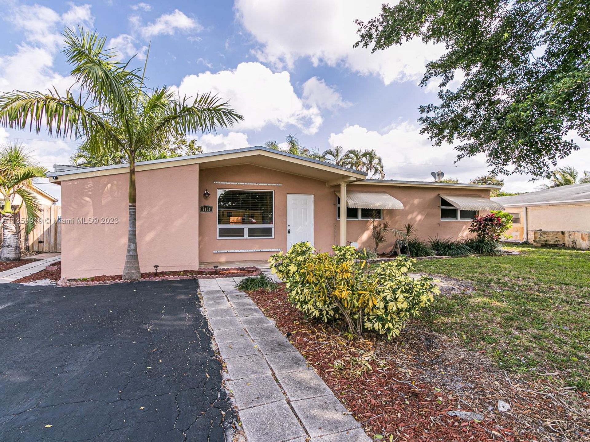 House in Hollywood, Florida 11622751