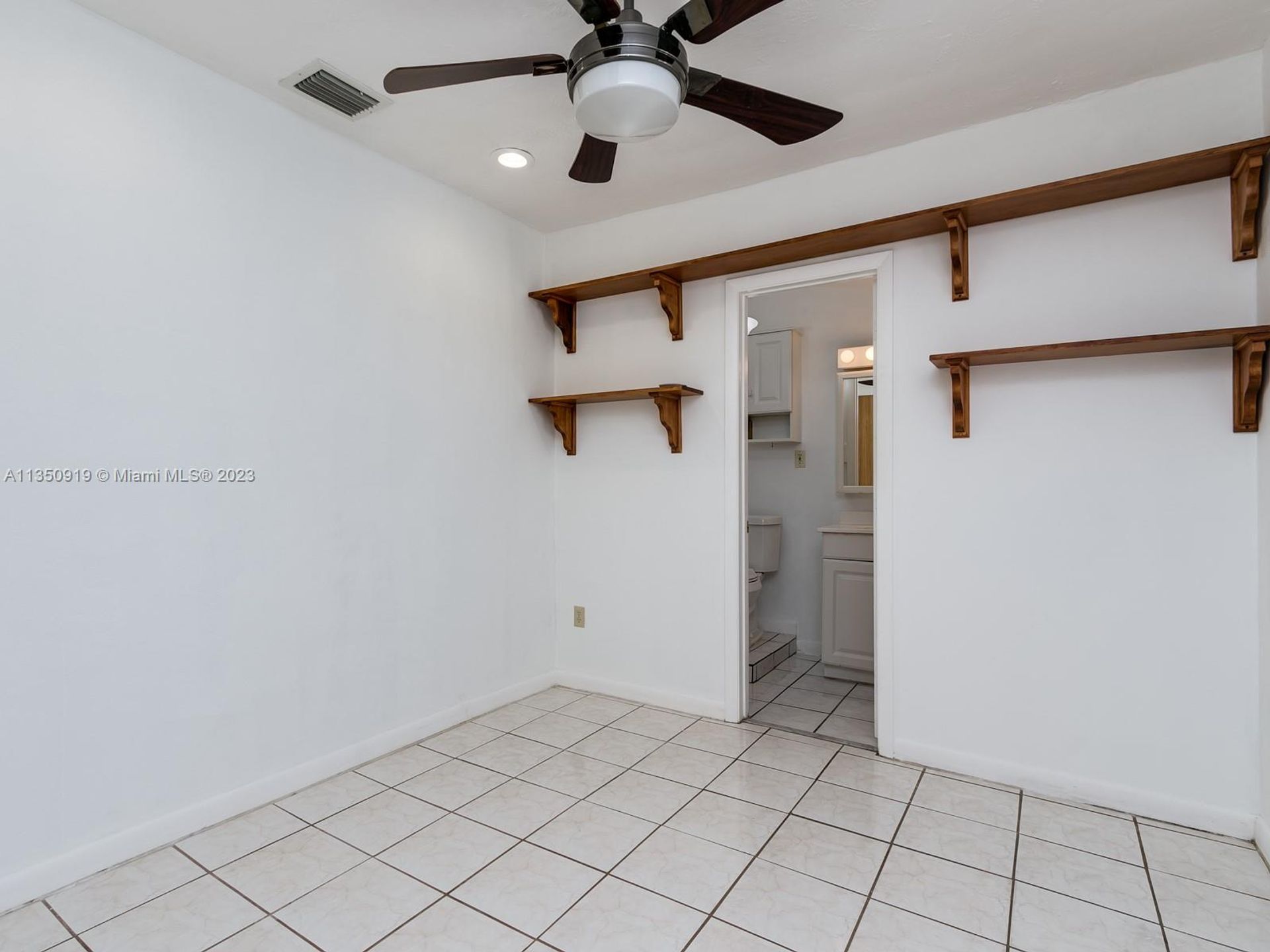 House in Hollywood, Florida 11622751