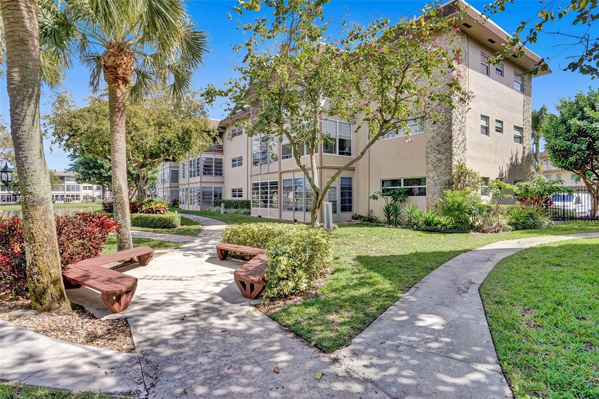 Condominium in Lauderdale Lakes, Florida 11622754