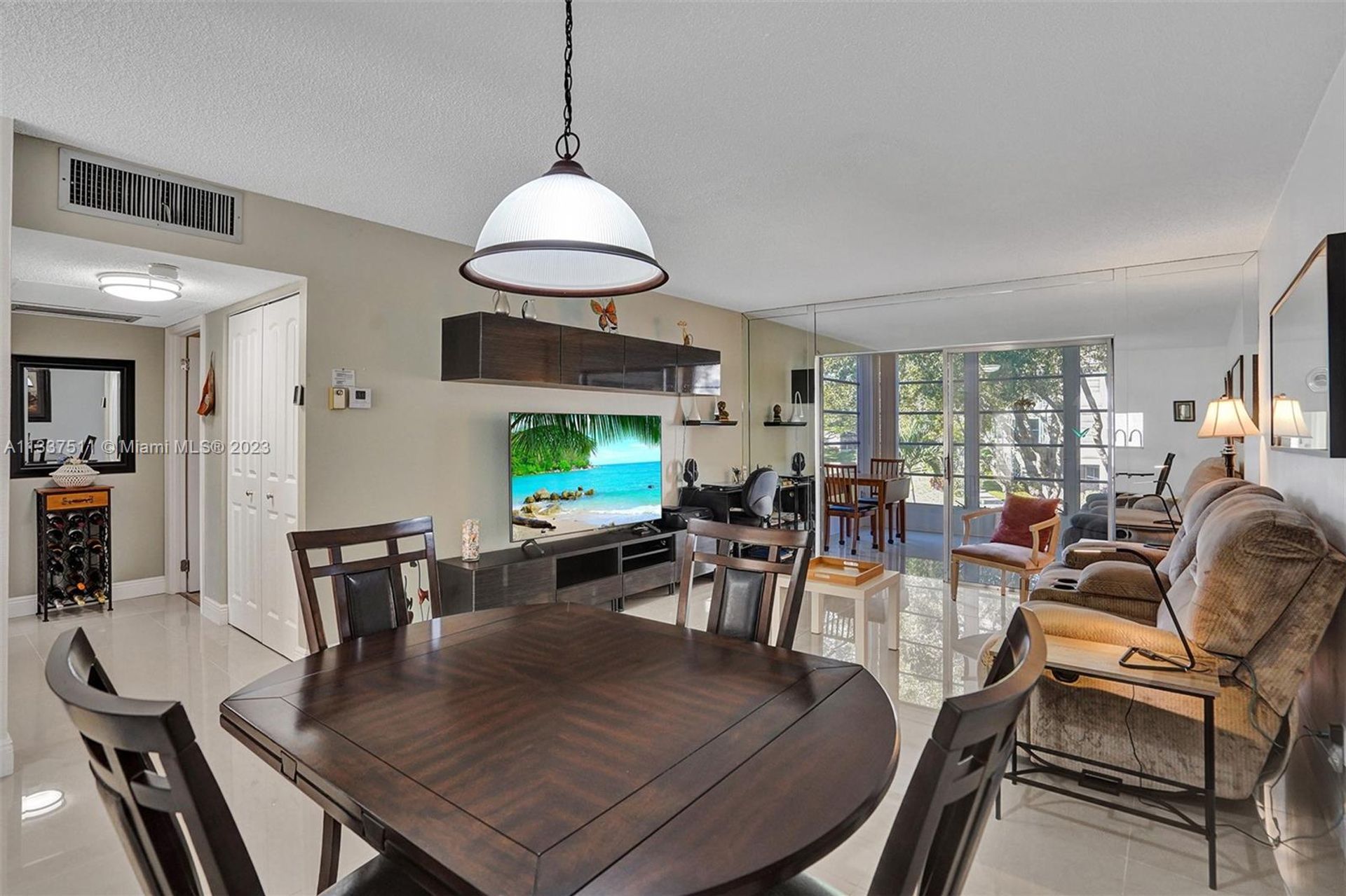 Condominium in Lauderdale Lakes, Florida 11622754