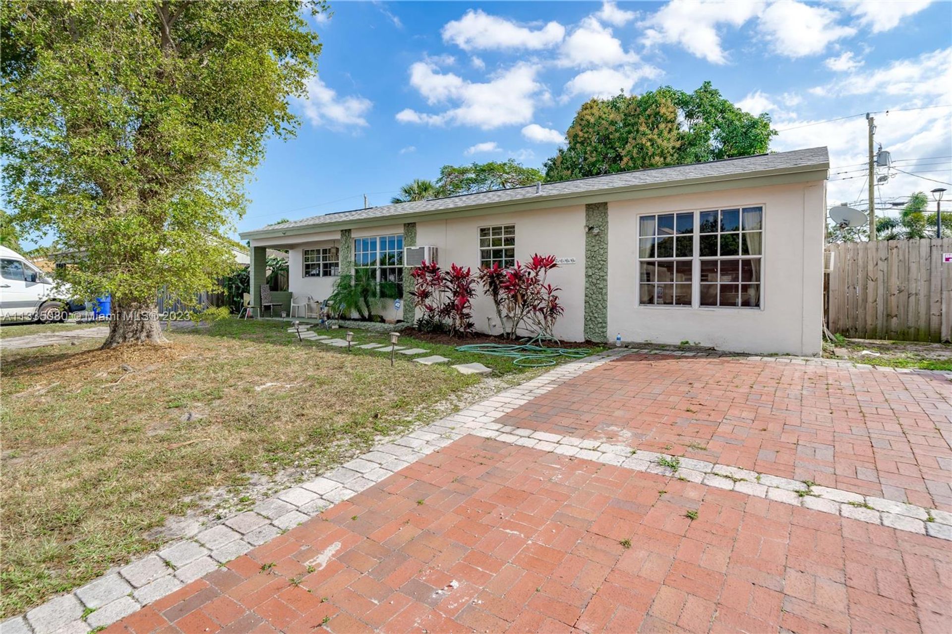 Residential in Hollywood, Florida 11622773