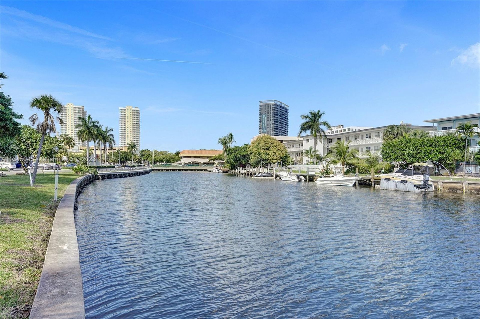 Condominium in Hallandale Beach, Florida 11622786