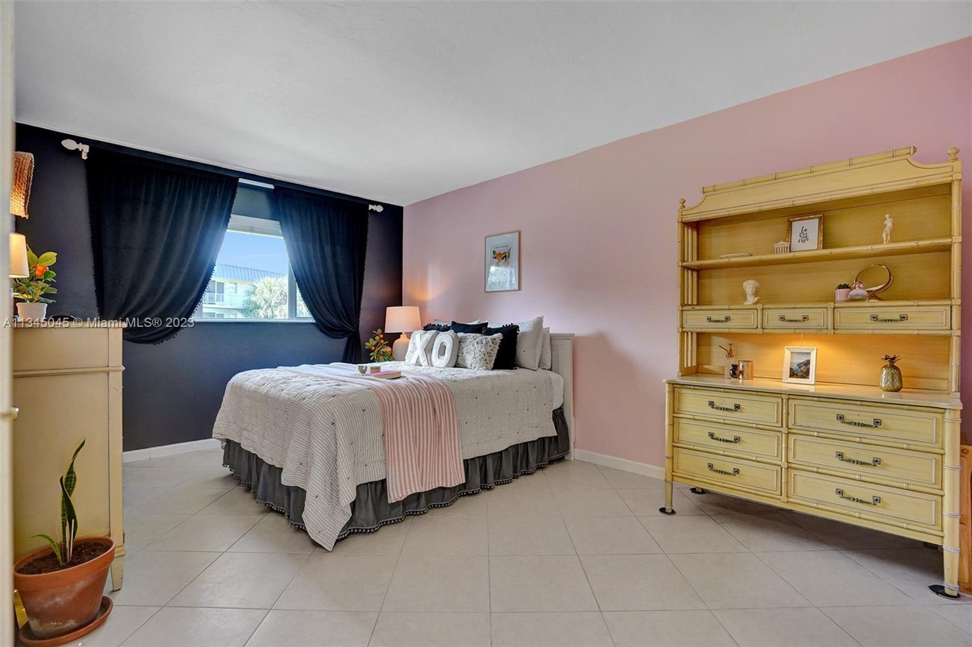 Condominium in Hallandale Beach, Florida 11622786