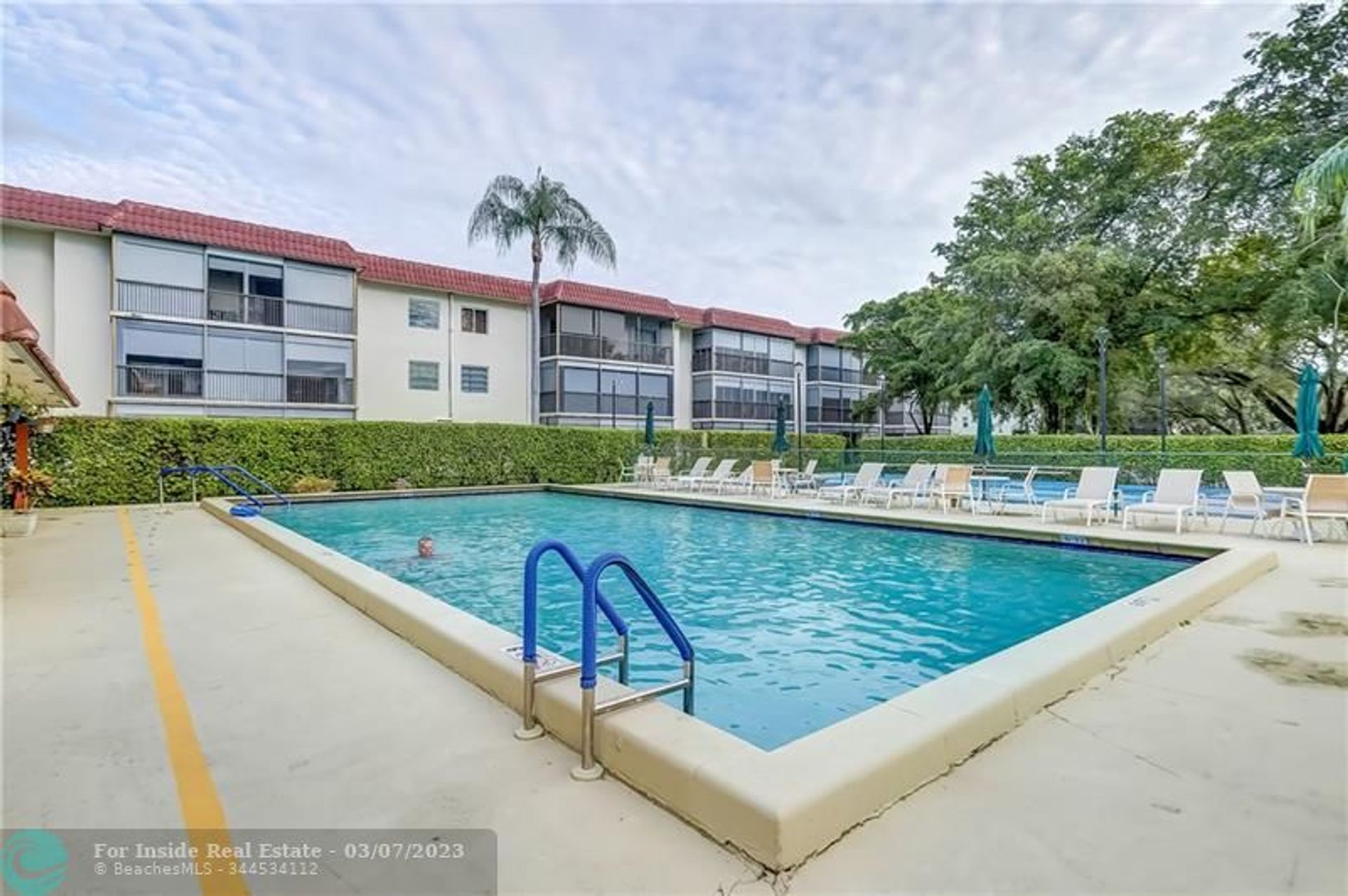 公寓 在 Pembroke Pines, Florida 11622840