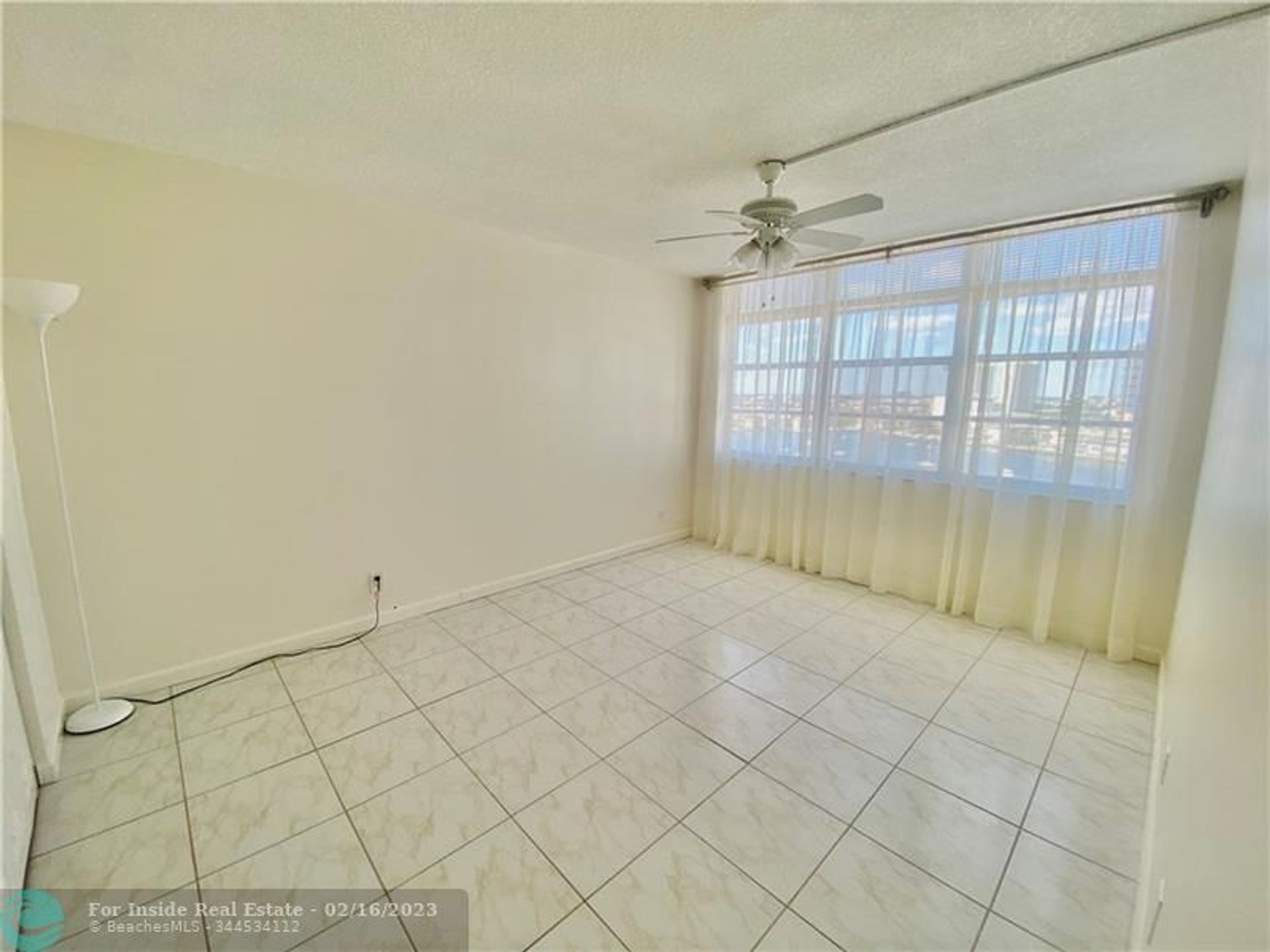 Hus i Hallandale Beach, Florida 11622853