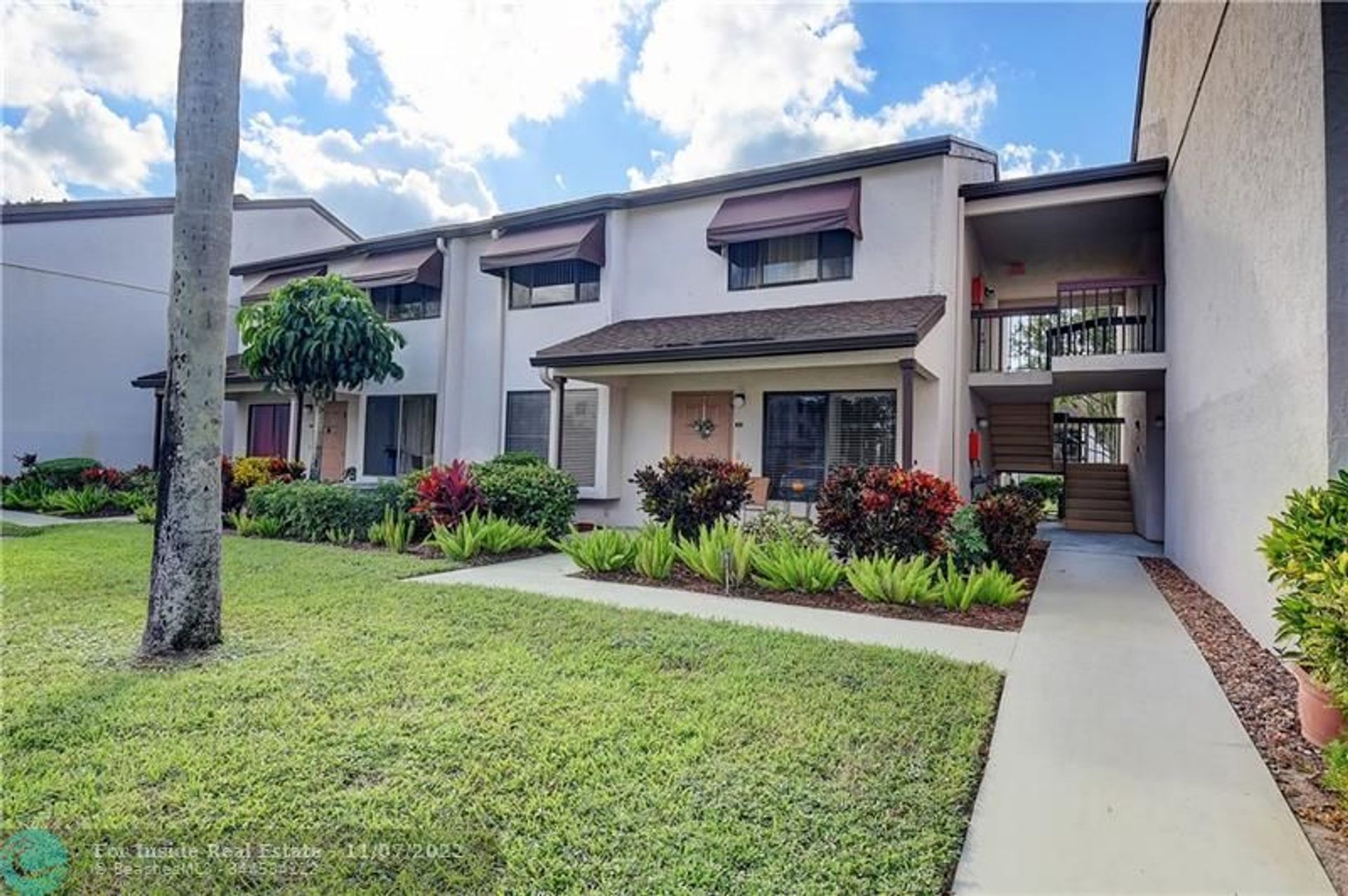 Condominium in Golf, Florida 11622895