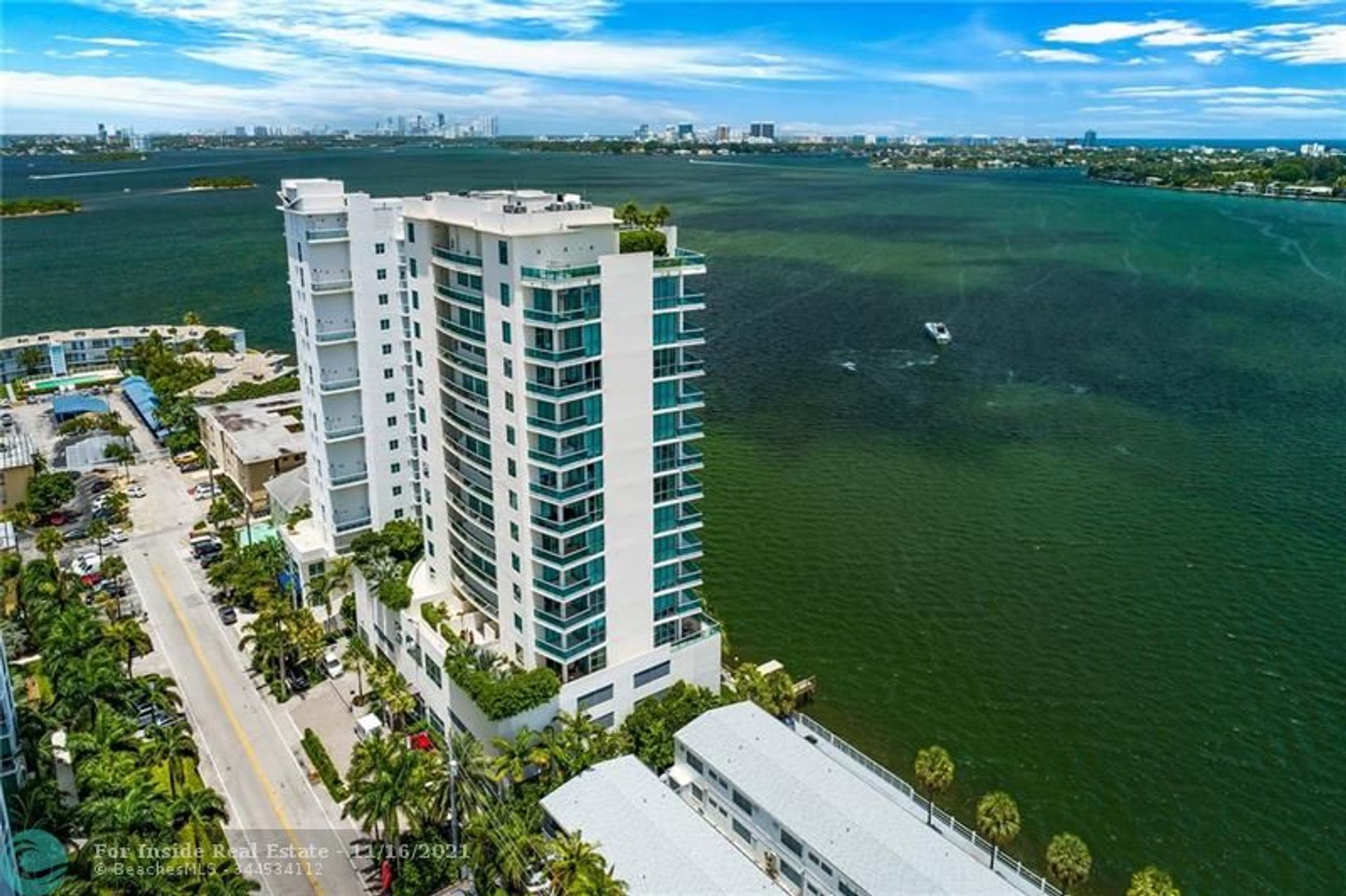 Condominio en North Bay Village, Florida 11622915