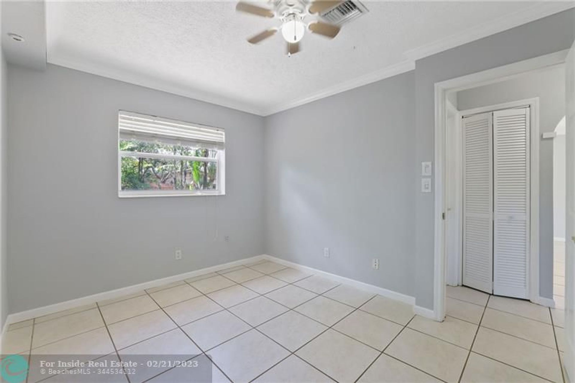 House in Oakland Park, Florida 11622919